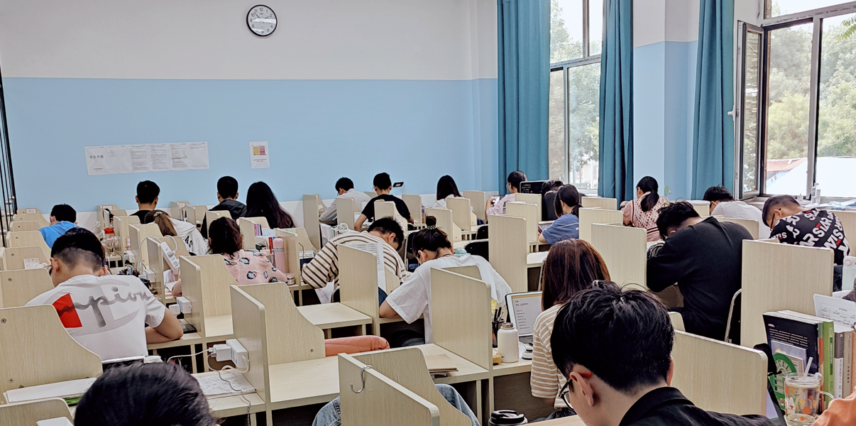 遂宁考研寄宿学校-学习氛围